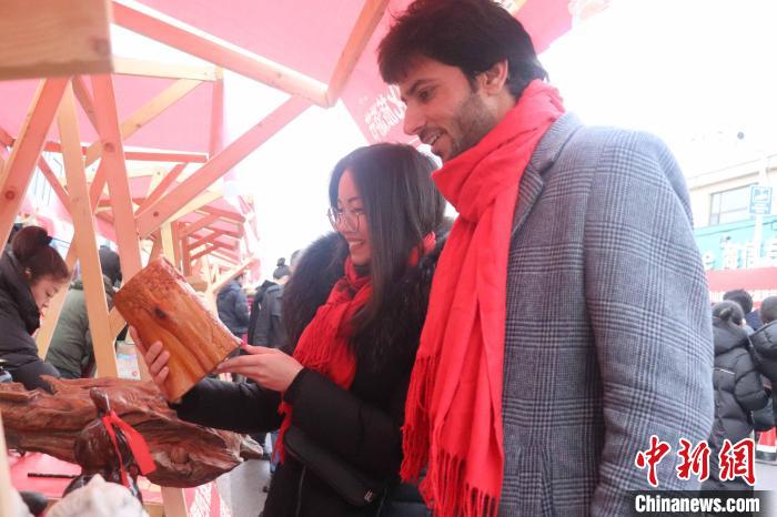 bestc娛樂:外國友人贊歎山東非遺技藝 感受鄕村文化獨特魅力