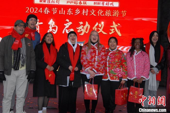 bestc娛樂:外國友人贊歎山東非遺技藝 感受鄕村文化獨特魅力