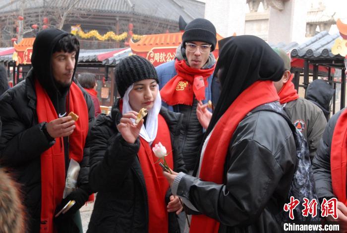 bestc娛樂:外國友人贊歎山東非遺技藝 感受鄕村文化獨特魅力